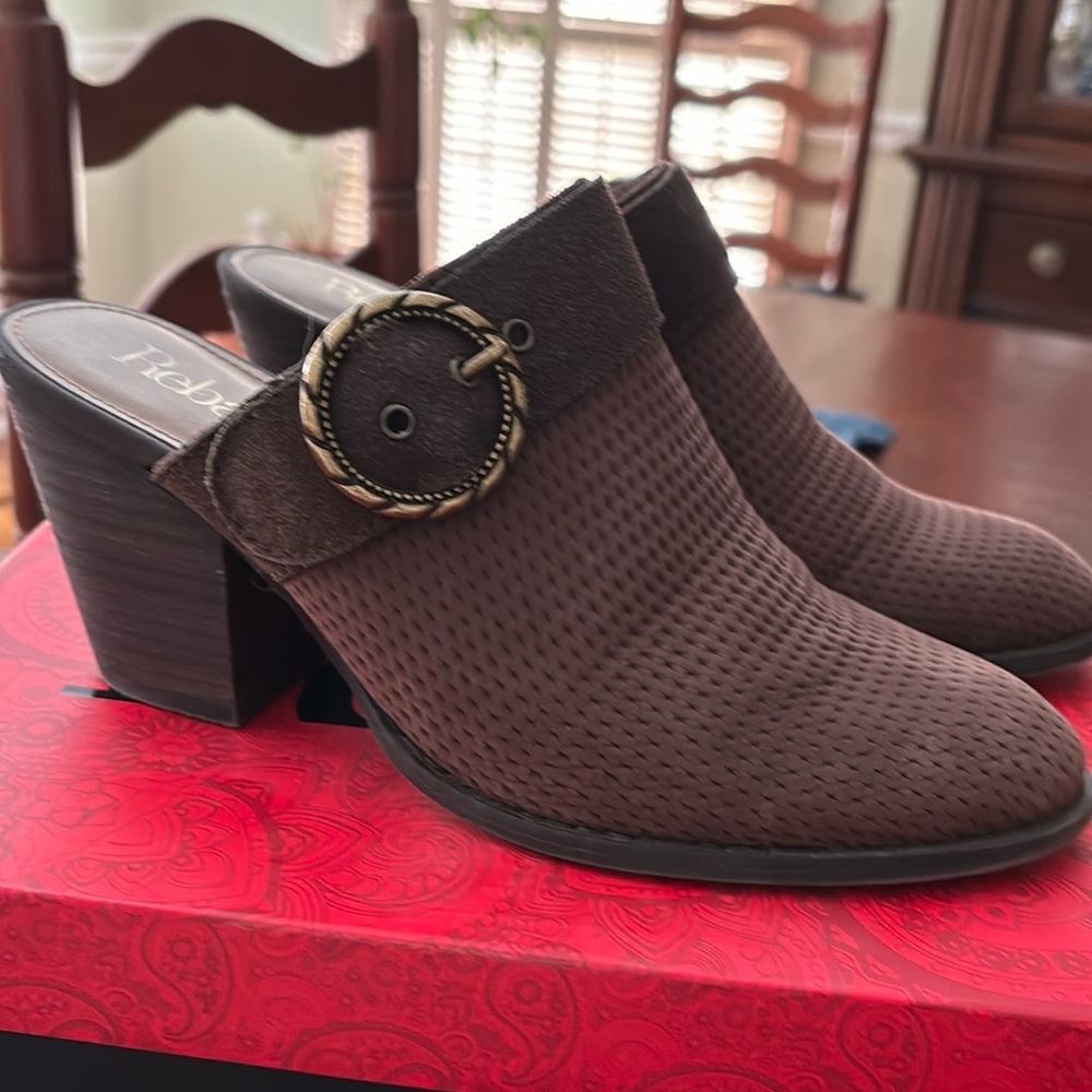 Suede slides with side buckles